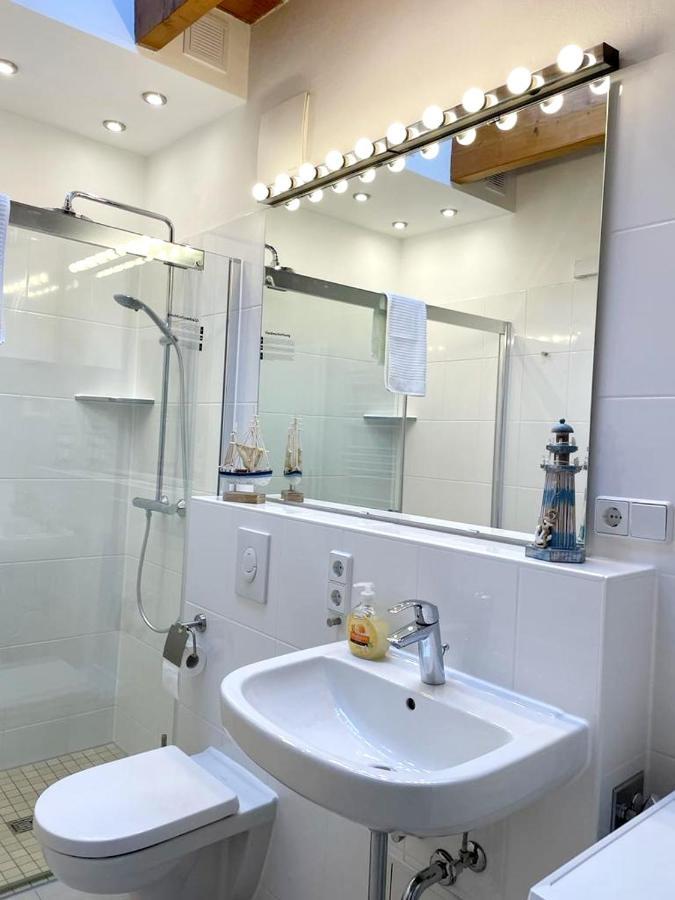 Ferienwohnung Im Stadtzentrum Von Bernau - Komfortable Wohnung Mit 2 Zimmern, Bad, Spuelmaschine, Waschmaschine, Komplette Kueche, Wlan, Terrasse, Ruhige Lage Bernau bei Berlin Esterno foto