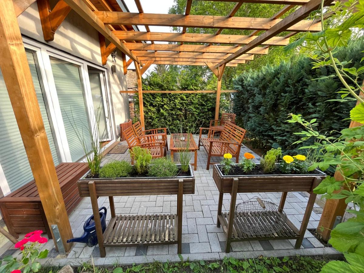 Ferienwohnung Im Stadtzentrum Von Bernau - Komfortable Wohnung Mit 2 Zimmern, Bad, Spuelmaschine, Waschmaschine, Komplette Kueche, Wlan, Terrasse, Ruhige Lage Bernau bei Berlin Esterno foto